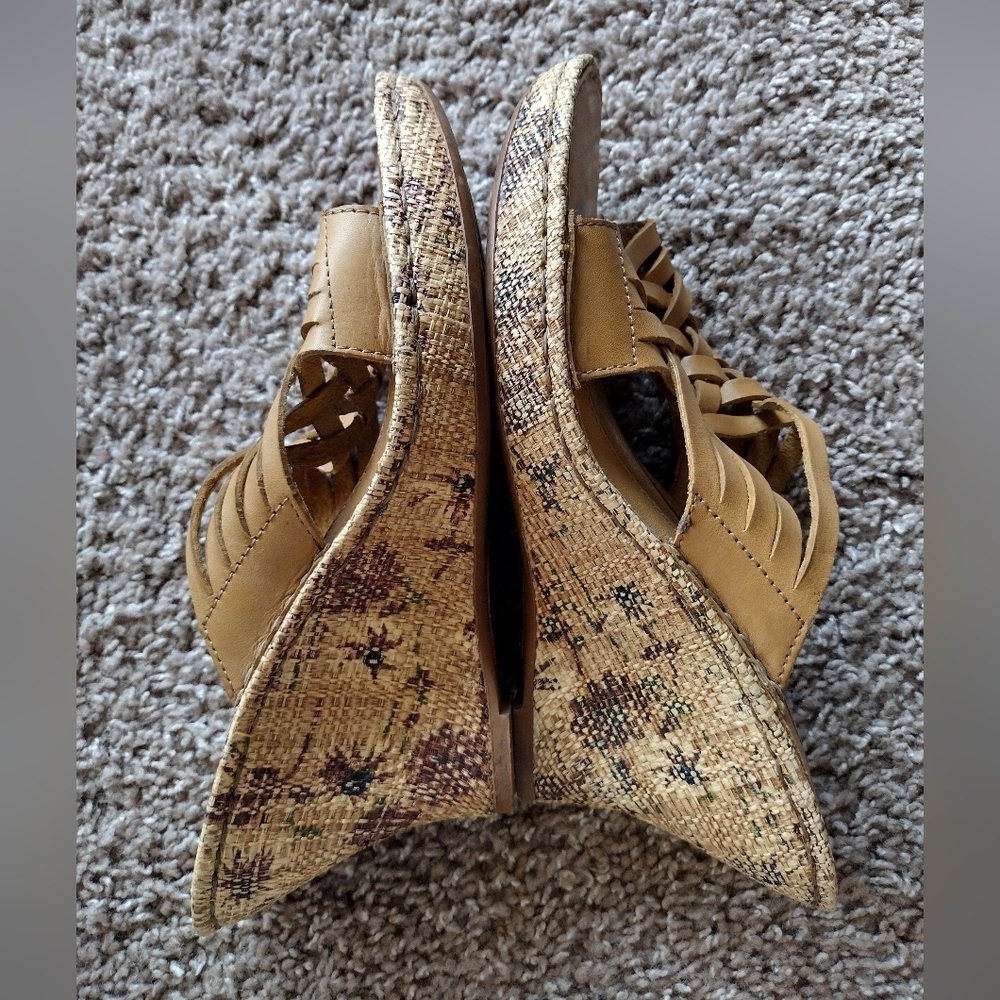 Born Drilles Woven Wedge Heel Tan Sandal Mules Size 9 - Picture 2 of 7